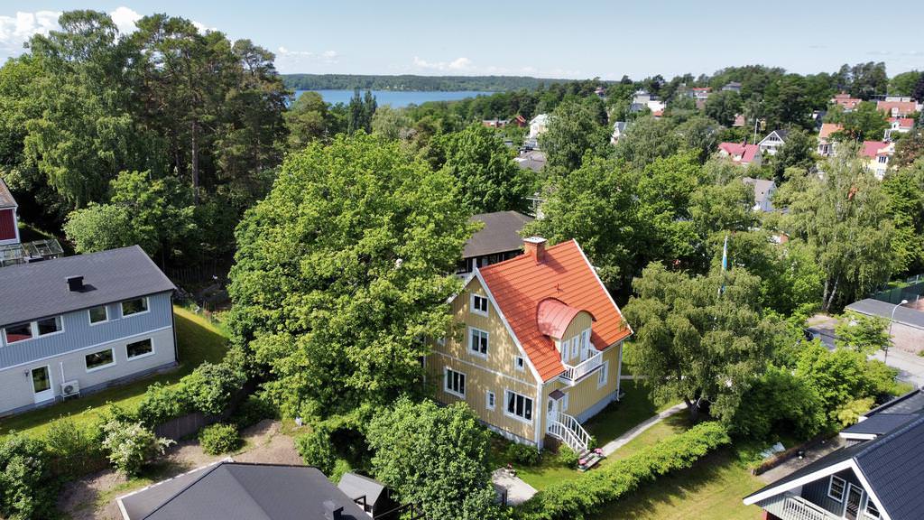 Rengöring av hustak från mossa & påväxt i Torslanda Amhult, Göteborg