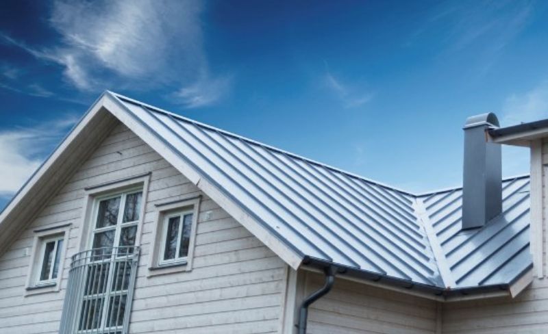 Renovering av aluminiumtak på 2 planshus intill havet. Husvik på Brännö