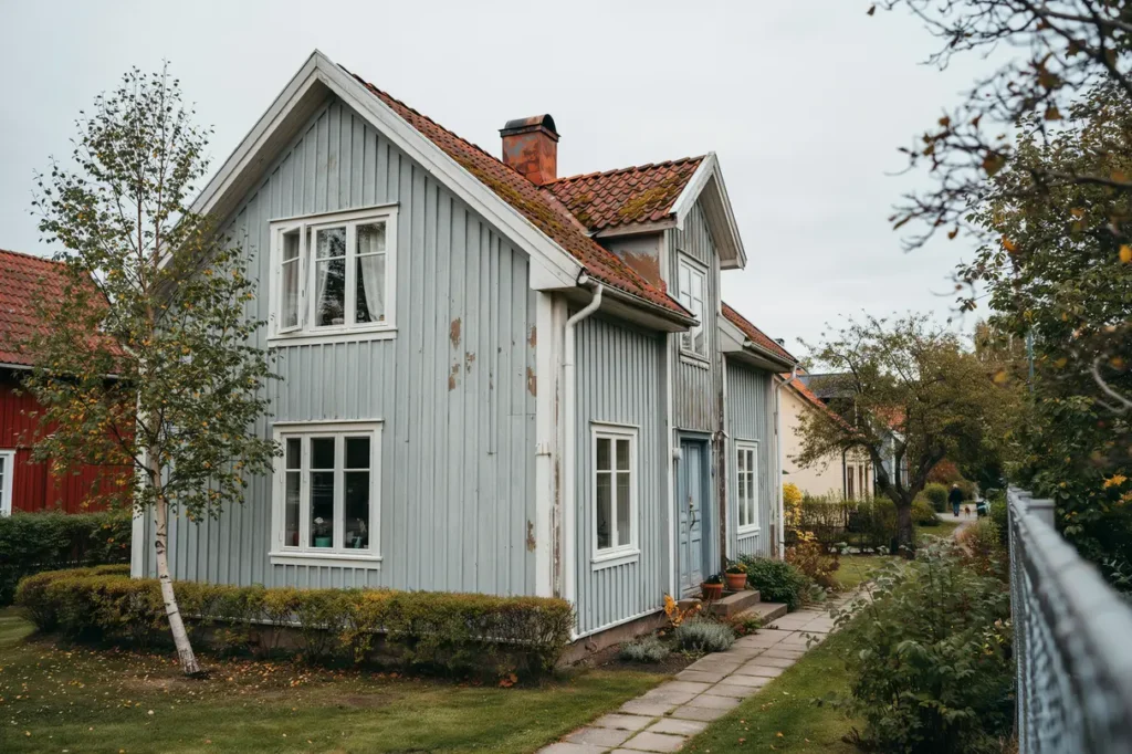 laga taket i tid vanliga tecken p slitage som svenska hus gare inte b r missa